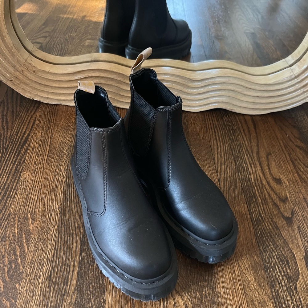 Dr. Marten 2976 Felix Platform Chelsea Boots